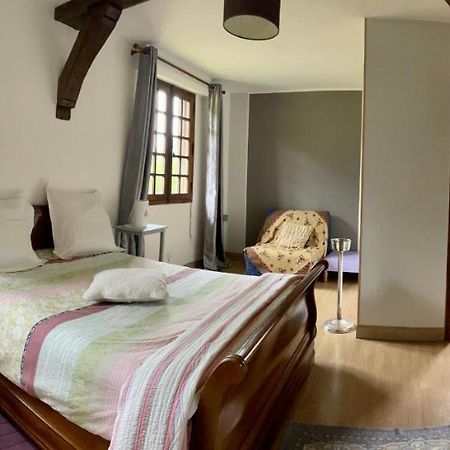 Manoir Melphil Bed & Breakfast Saint-Etienne-la-Thillaye Bagian luar foto