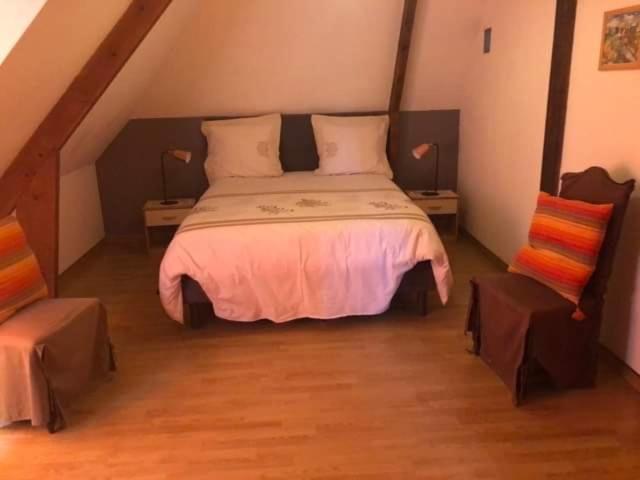 Manoir Melphil Bed & Breakfast Saint-Etienne-la-Thillaye Bagian luar foto