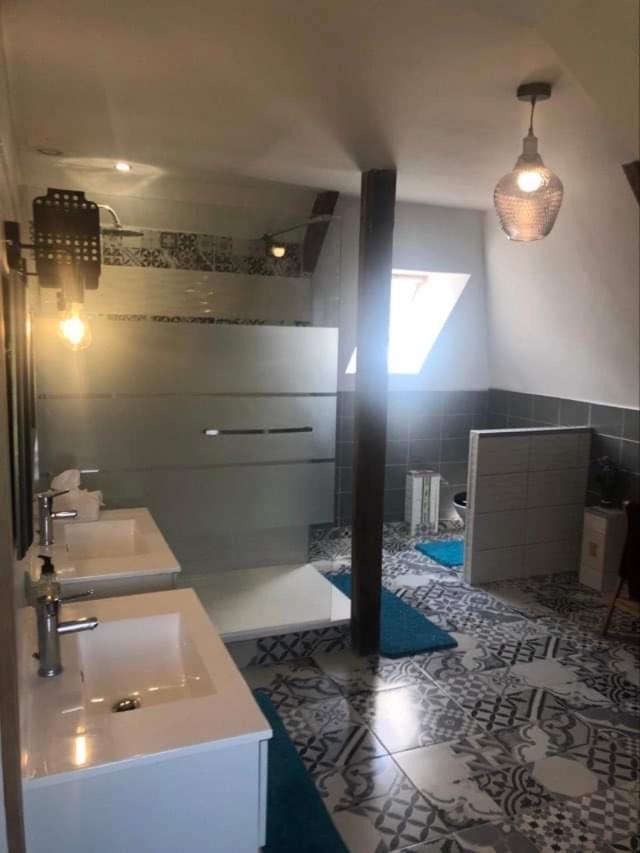 Manoir Melphil Bed & Breakfast Saint-Etienne-la-Thillaye Bagian luar foto