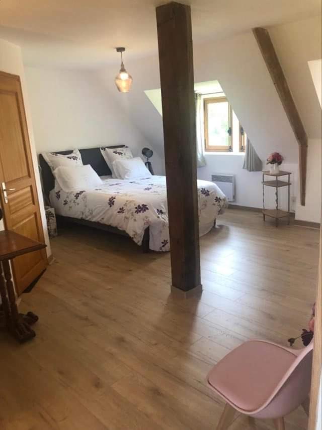 Manoir Melphil Bed & Breakfast Saint-Etienne-la-Thillaye Bagian luar foto